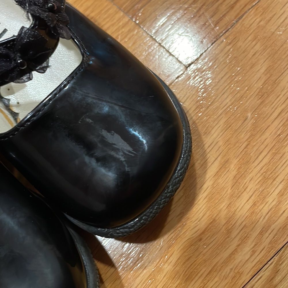 CIRCO Size Toddler 5 Good Condition Except Small Mark - Picture 2 of 3